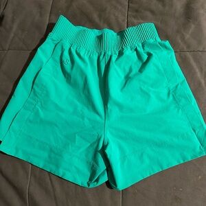 Stretch woven high rise short 4”-never worn